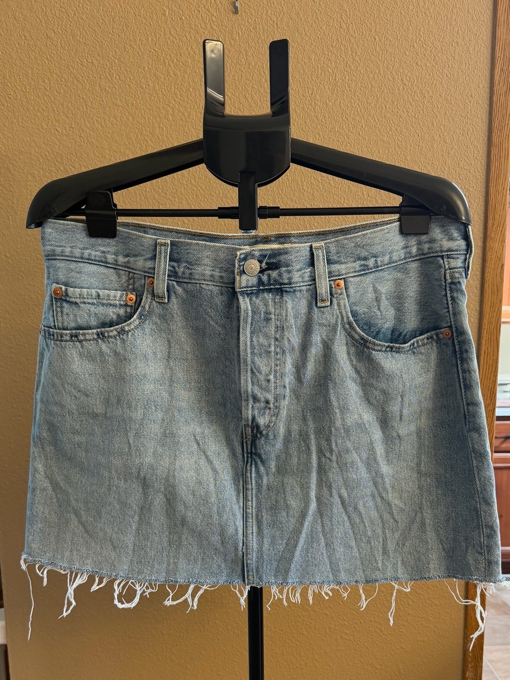 Levi’s Denim Distressed Mini Skirt Light Wash | Coastal Cowgirl Western Fray |32